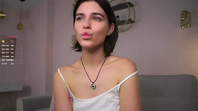 EleneButton online show from November 27, 2025, 2:01 am