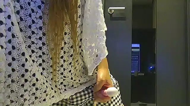 Snapshot of SAKI_saki_01 chatting on October 9, 2025, 1:06 am SAKI saki 01 online show from October 9, 2025, 1:06 am