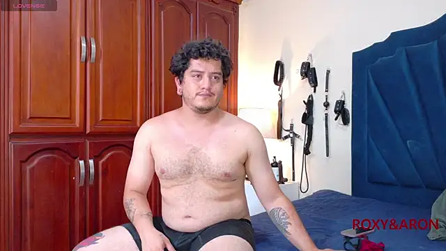RoxyandAron2 online show from May 11, 2026, 4:15 pm