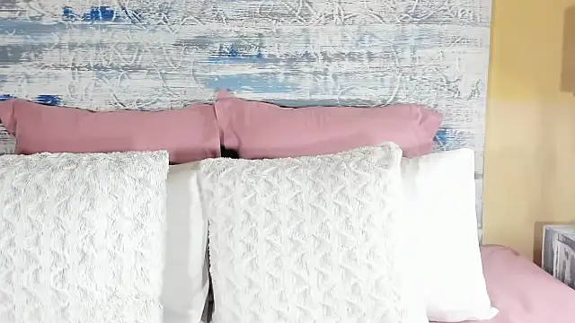 Snapshot of Jess555 chatting on October 12, 2025, 9:21 am Jess555 online show from October 12, 2025, 9:21 am