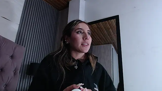 Bonnali lune online show from February 25, 2026, 10:31 pm