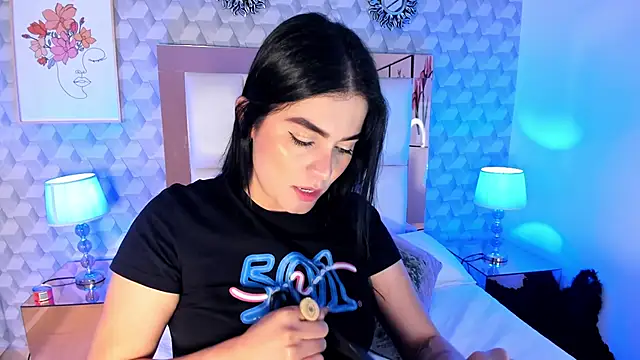 Sasha  sims   online show from October 13, 2025, 11:45 am