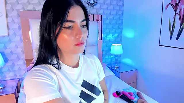 Sasha  sims   online show from November 13, 2025, 11:36 am