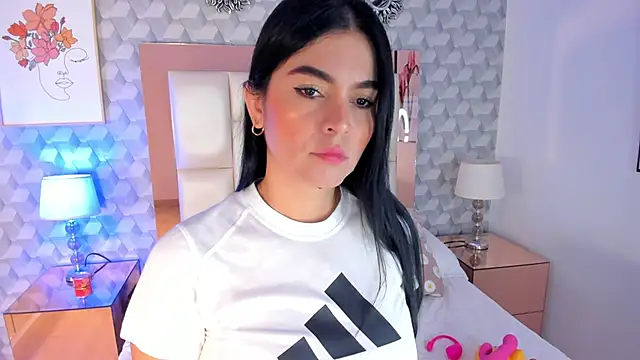 Sasha  sims   online show from November 28, 2025, 11:32 am