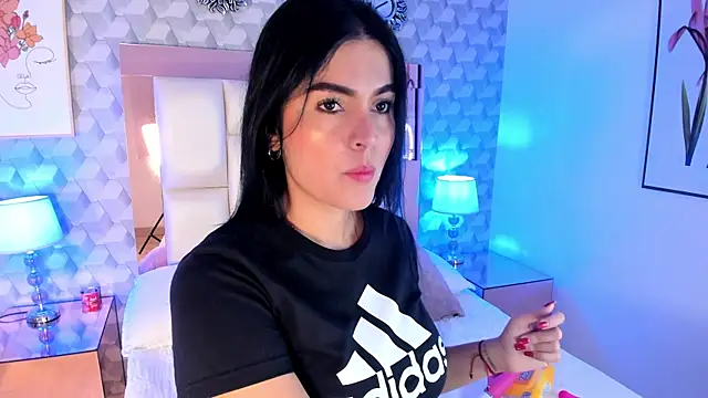 Sasha  sims   online show from November 23, 2025, 11:42 am