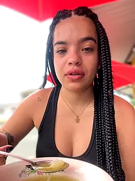 JuanitaMore01 online show from December 5, 2025, 3:43 pm