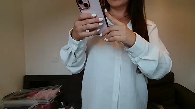 Snapshot of liloush__ chatting on October 3, 2025, 3:46 pm liloush online show from October 3, 2025, 3:46 pm