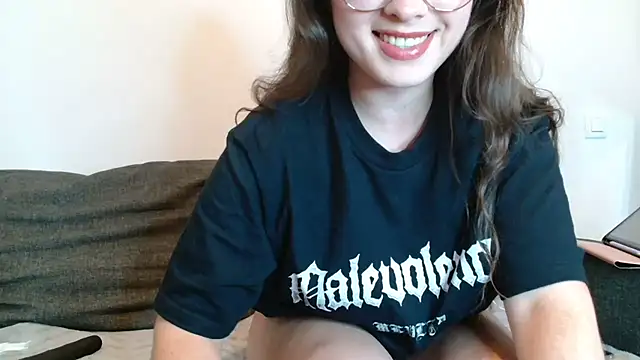 Snapshot of liloush__ chatting on November 16, 2025, 8:46 pm liloush online show from November 16, 2025, 8:46 pm