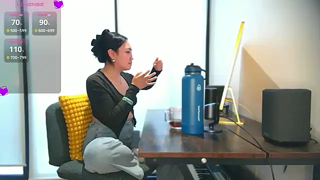 yuzhara online show from December 15, 2025, 3:18 pm