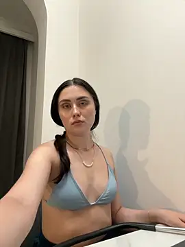 Snapshot of MilanaDayLi chatting on September 9, 2025, 8:07 pm MilanaDayLi online show from September 9, 2025, 8:07 pm