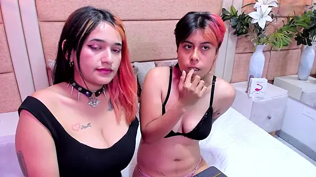 AnnieAndReach online show from November 26, 2025, 7:36 pm