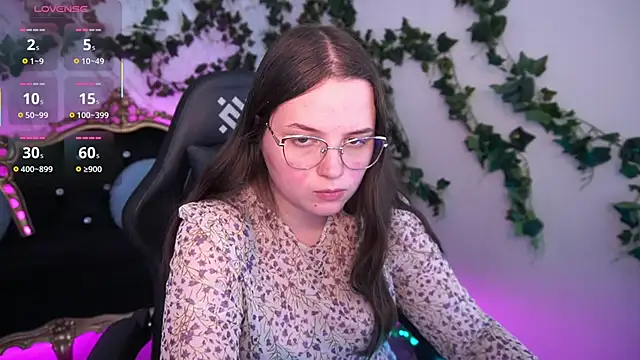 SophieDreamss online show from October 15, 2025, 1:52 pm