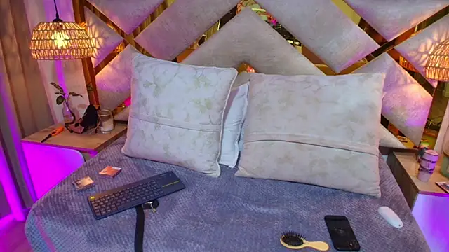 Snapshot of Scarlett_Vegaa chatting on October 31, 2025, 11:18 am Scarlett Vegaa online show from October 31, 2025, 11:18 am