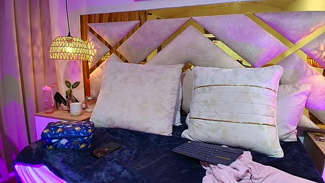 Snapshot of Scarlett_Vegaa chatting on October 17, 2025, 11:45 am Scarlett Vegaa online show from October 17, 2025, 11:45 am