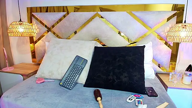 Snapshot of Scarlett_Vegaa chatting on September 15, 2025, 1:11 pm Scarlett Vegaa online show from September 15, 2025, 1:11 pm