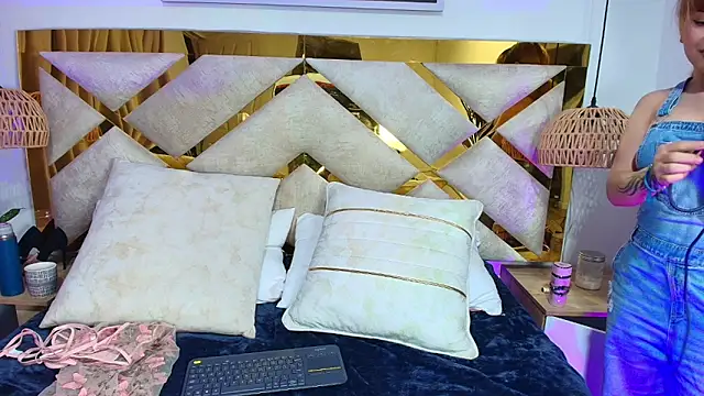 Snapshot of Scarlett_Vegaa chatting on October 7, 2025, 9:43 am Scarlett Vegaa online show from October 7, 2025, 9:43 am