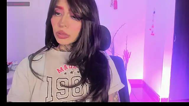 Snapshot of Nickidoll66- chatting on October 5, 2025, 4:25 am Nickidoll66- online show from October 5, 2025, 4:25 am