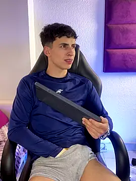 AdrianRinaldi online show from September 28, 2025, 8:21 am