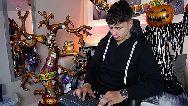 AdrianRinaldi online show from October 26, 2025, 8:20 pm