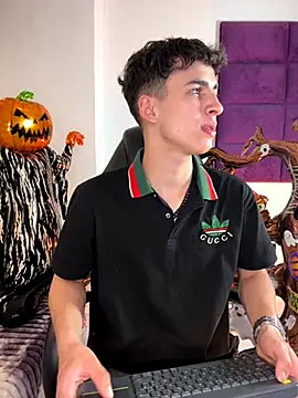 AdrianRinaldi online show from October 31, 2025, 8:16 pm