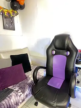 AdrianRinaldi online show from October 7, 2025, 8:10 pm