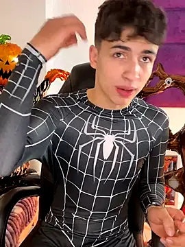 AdrianRinaldi online show from October 27, 2025, 8:32 pm