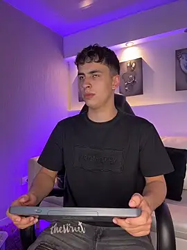 AdrianRinaldi online show from April 9, 2026, 8:04 pm