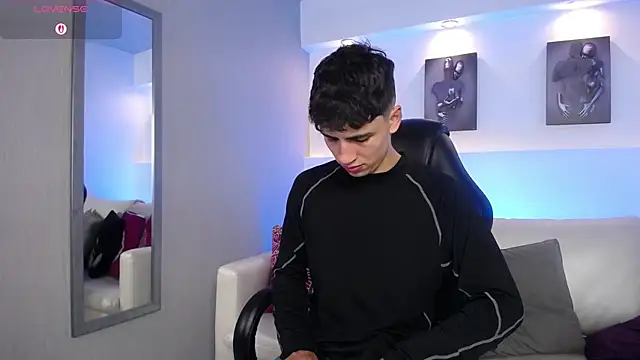 AdrianRinaldi online show from September 22, 2025, 8:26 pm