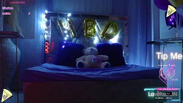 Carolinagarcia12345 online show from October 28, 2025, 11:47 pm