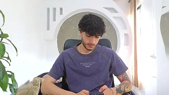 Rafael Mendezz online show from September 30, 2025, 8:26 pm