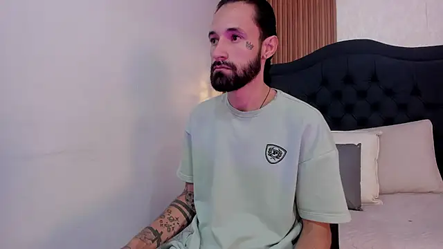 Hisoka 011 online show from April 14, 2026, 7:52 pm