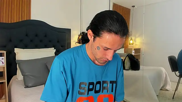 Hisoka 011 online show from October 15, 2025, 7:33 pm