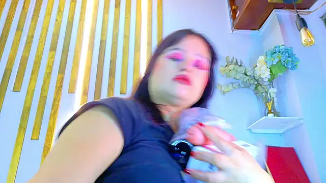 Jennifer Vega1 online show from December 5, 2025, 9:12 pm