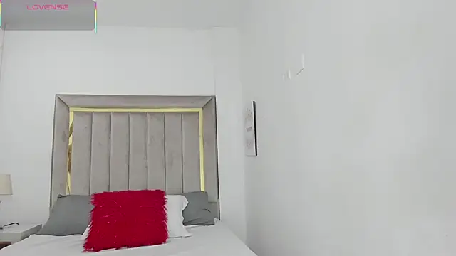 lapiz lazuli12 online show from October 14, 2025, 7:25 pm