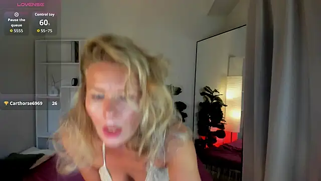 Julia Giulia online show from July 12, 2026, 9:48 pm