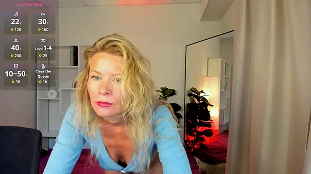 Julia Giulia online show from June 26, 2026, 10:04 pm