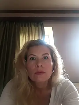 Julia Giulia online show from October 1, 2025, 10:09 am