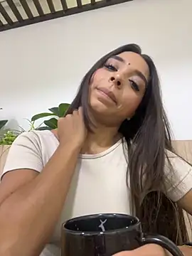 AnnyVega  online show from November 4, 2025, 9:18 pm