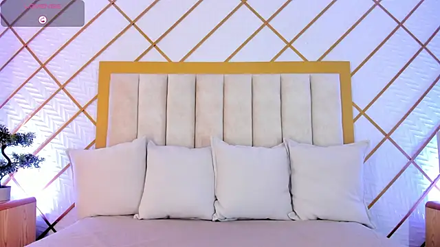 cocoamore online show from November 23, 2025, 11:31 am