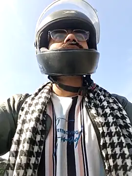 Snapshot of YoursThickDick chatting on January 16, 2026, 6:17 am YoursThickDick online show from January 16, 2026, 6:17 am