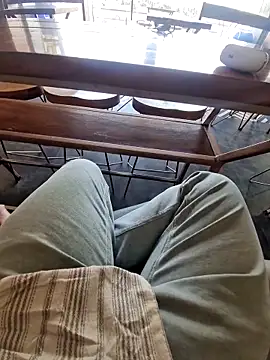 Snapshot of YoursThickDick chatting on January 18, 2026, 9:13 am YoursThickDick online show from January 18, 2026, 9:13 am