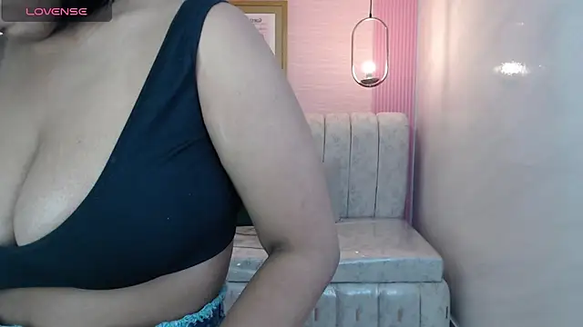 ambar fox s online show from October 11, 2025, 3:18 am