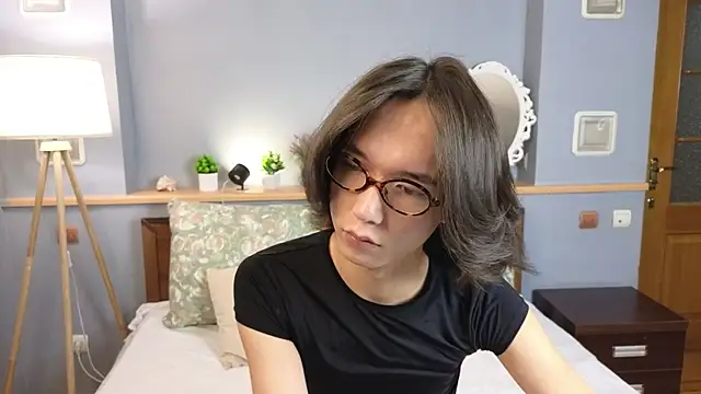 okerriella online show from September 13, 2025, 1:33 pm