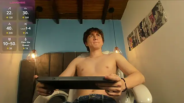 Snapshot of Oscar_and_dani chatting on February 19, 2026, 4:09 am Oscar and dani online show from February 19, 2026, 4:09 am