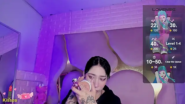 Niina Sissy online show from May 8, 2026, 5:33 am