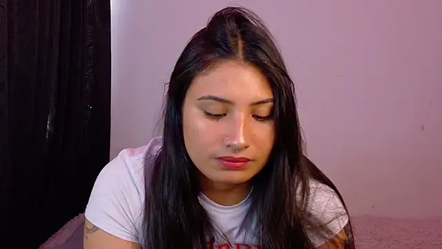 Snapshot of Linda_andrew chatting on April 23, 2026, 6:09 pm Linda andrew online show from April 23, 2026, 6:09 pm