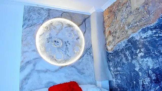 RoxanaBorns  online show from October 28, 2025, 12:37 pm