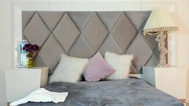 GiadaRizzo online show from October 21, 2025, 3:33 pm