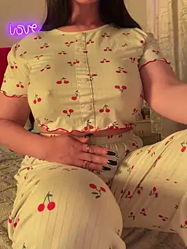 Snapshot of OnlyRima chatting on February 7, 2026, 11:24 pm OnlyRima online show from February 7, 2026, 11:24 pm