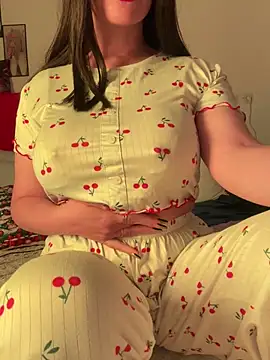 Snapshot of OnlyRima chatting on February 3, 2026, 10:15 pm OnlyRima online show from February 3, 2026, 10:15 pm